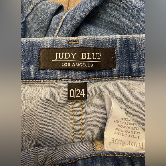 Judy Blue pull on jeans super flare raw hem - Picture 3 of 10